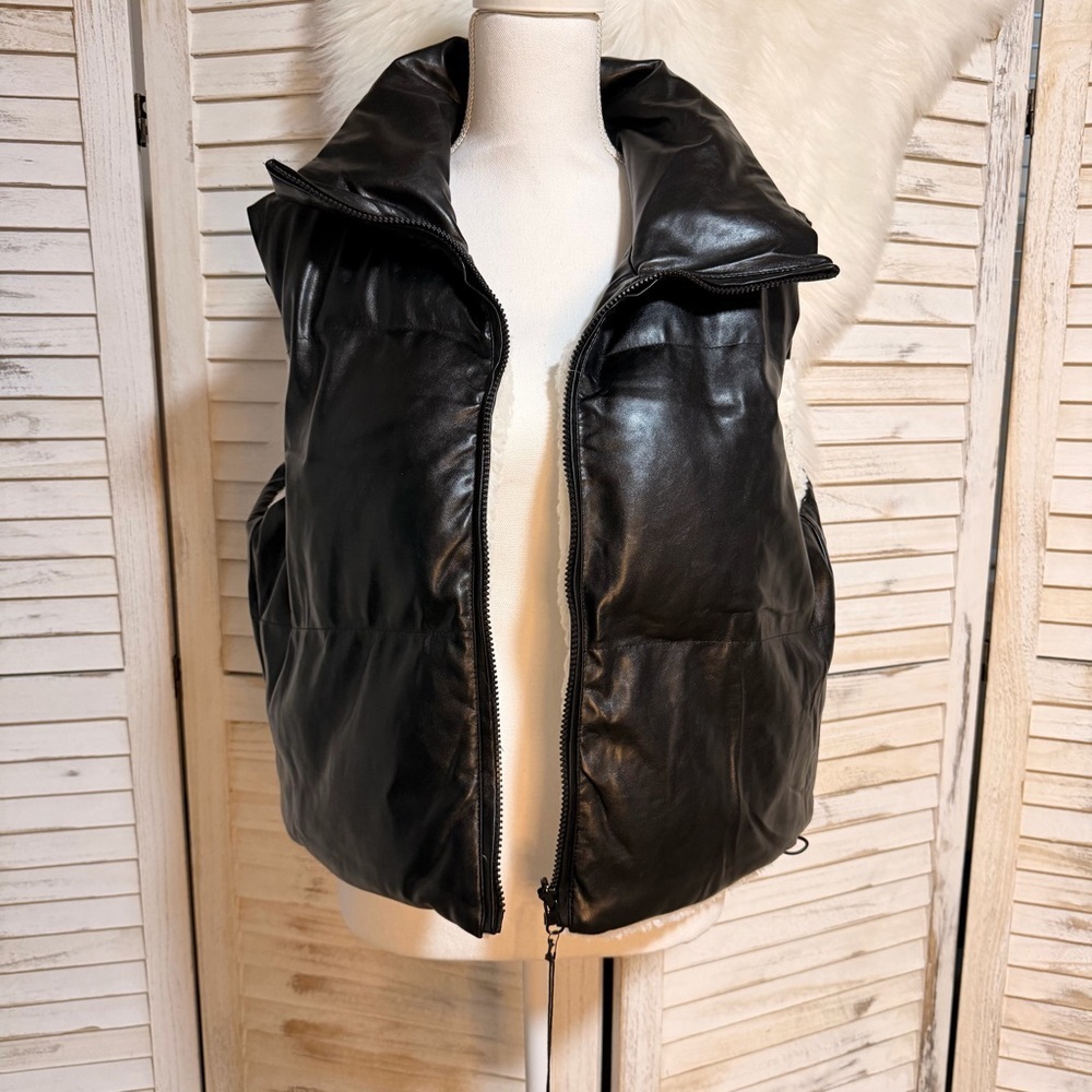 Elan Black and Cream Reversible Shearling Vest - Picture 5 of 8